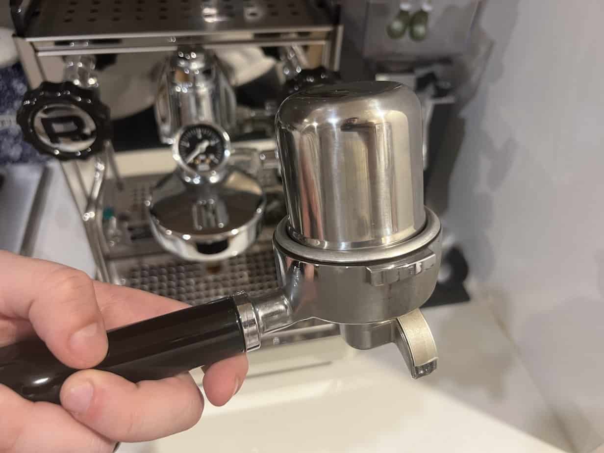 Dosing cup on portafilter