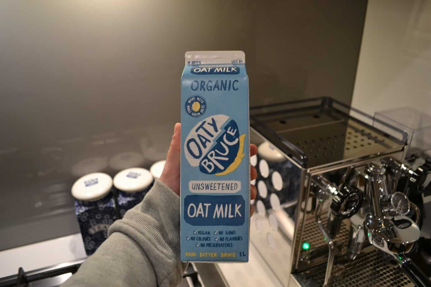 Oat milk for frothed milk