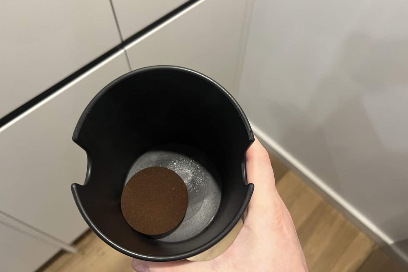 Coffee puck in knock box Easily remove the bar to get rid of pucks.