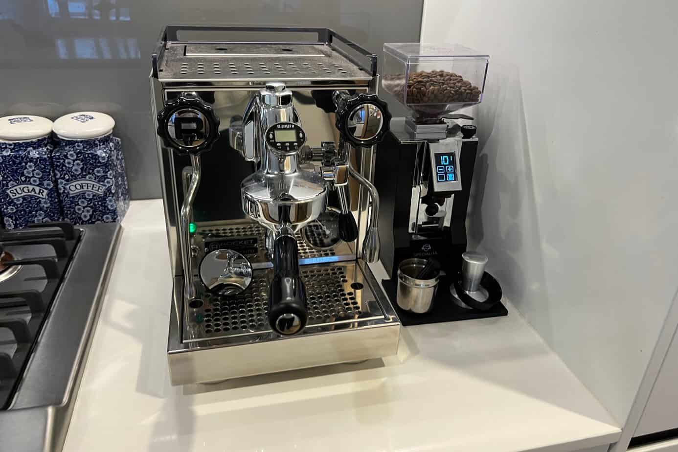 Espresso machine with shot mirror Espresso machine with shot mirror