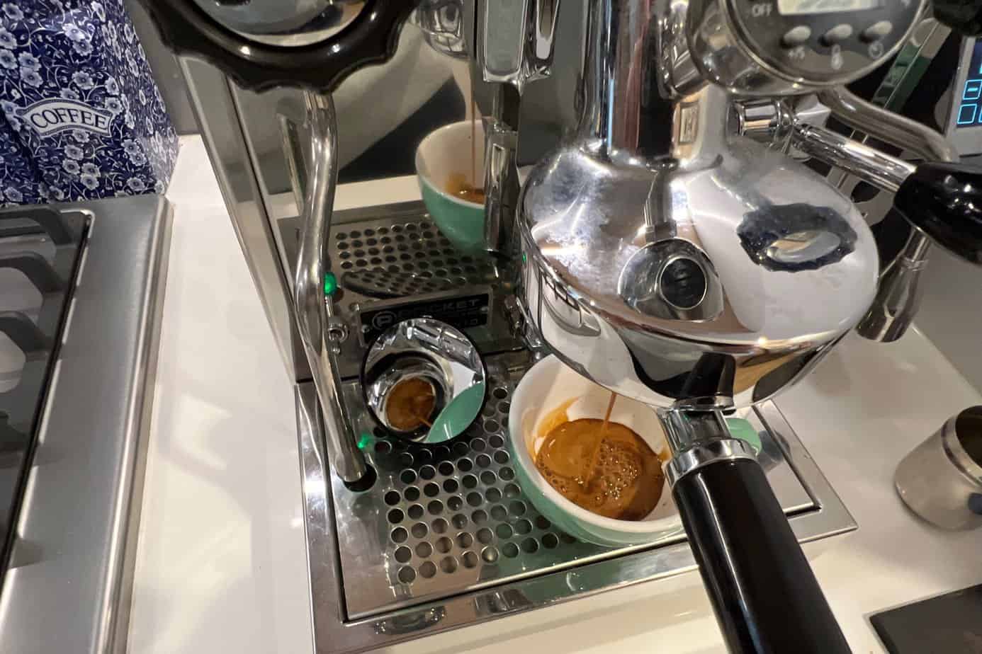 Espresso mirror showing extraction Espresso mirror showing extraction
