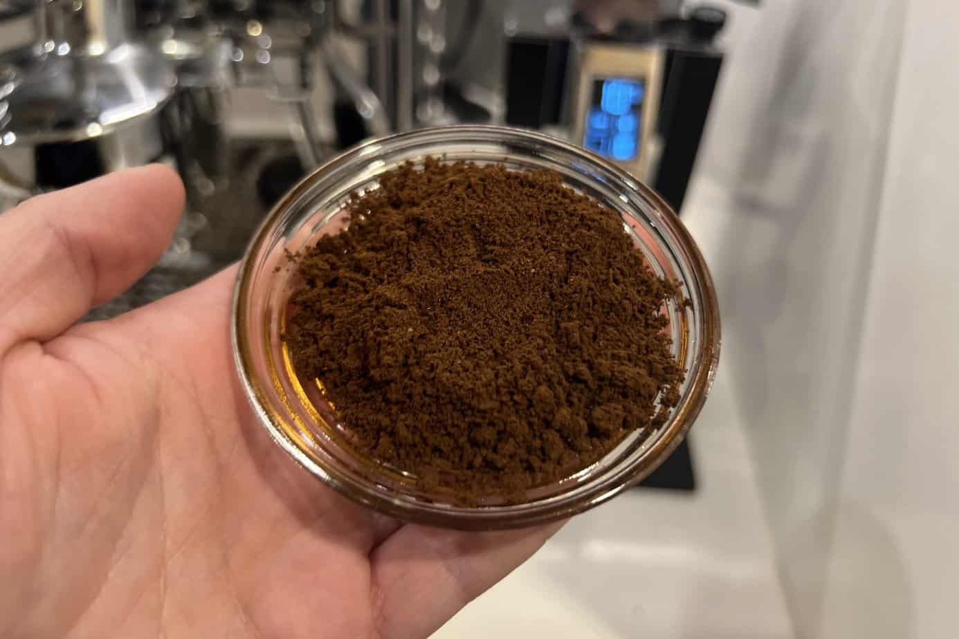 Fluffy coffee grounds from Eureka Mignon Specialita