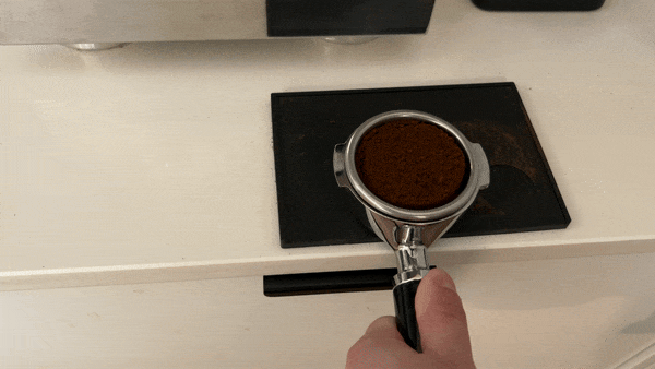 Tamping coffee pressure